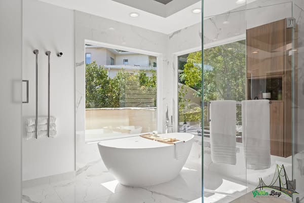 Luxurious expansive