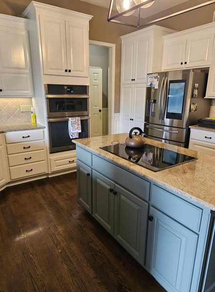 Kitchen & Dining