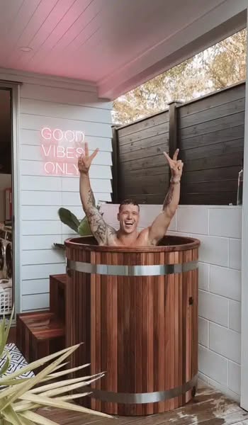 Cutting-edge bath