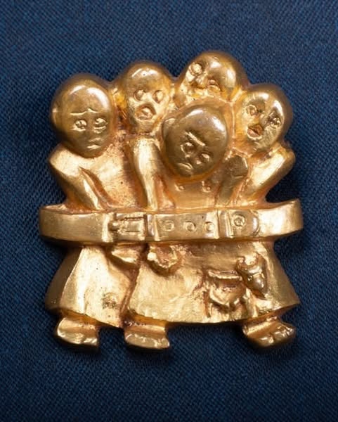 Timeless brooch