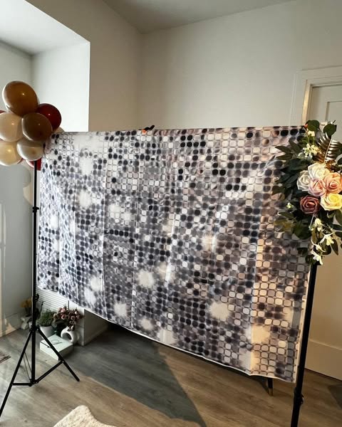 Seamless booth