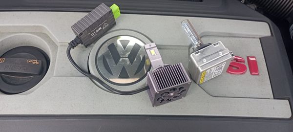 Automotive Headlight Bulb
