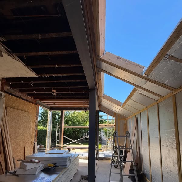 Kitchen & Dining