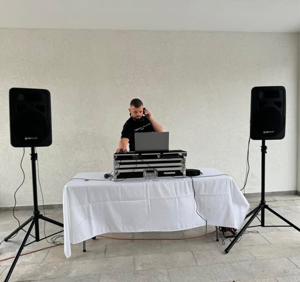DJ