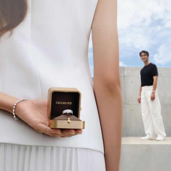 Jewelry advertising