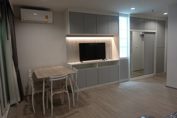 Kitchen & Dining